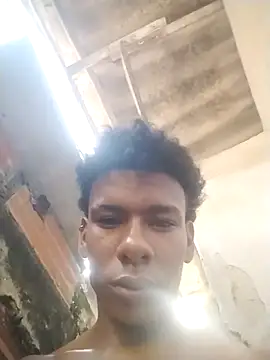 Snapshot of latinboi_sexy chatting on 12/17/25, 07:08 latinboi sexy online show from 12/17/25, 07:08