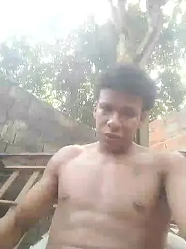 Snapshot of latinboi_sexy chatting on 12/18/25, 03:27 latinboi sexy online show from 12/18/25, 03:27