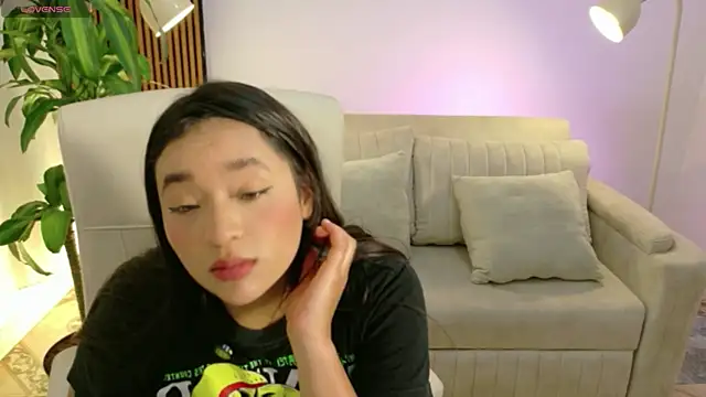 IAM  ZARA online show from 04/14/26, 09:42