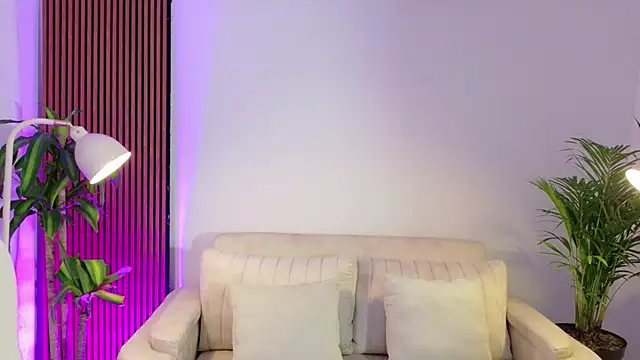 IAM  ZARA online show from 12/20/25, 08:44