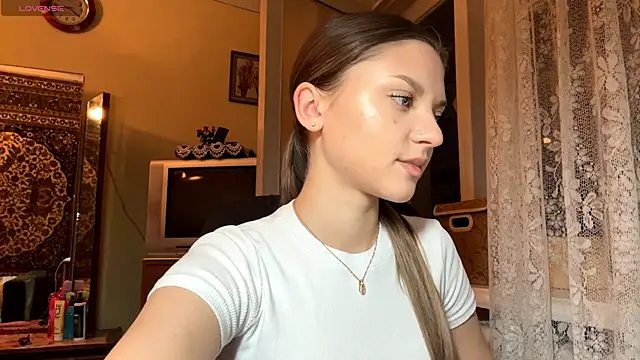 Snapshot of EnergeticMona chatting on 12/16/25, 02:10 EnergeticMona online show from 12/16/25, 02:10