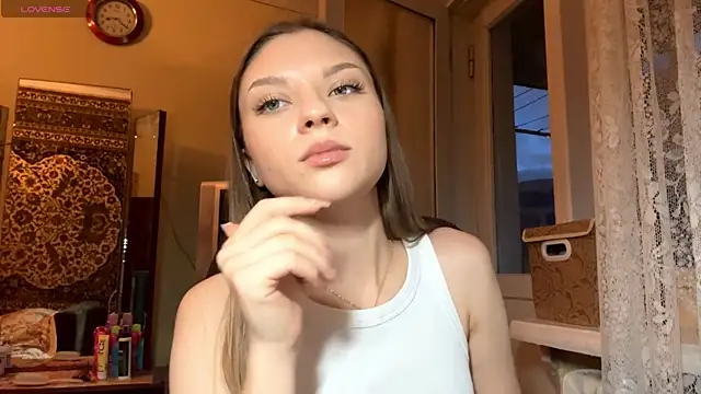 Snapshot of EnergeticMona chatting on 12/18/25, 01:59 EnergeticMona online show from 12/18/25, 01:59