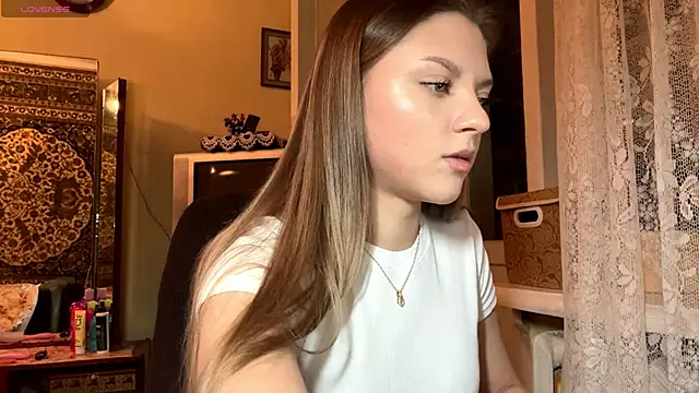 Snapshot of EnergeticMona chatting on 12/17/25, 03:06 EnergeticMona online show from 12/17/25, 03:06