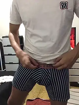 Snapshot of Patrick3_5556 chatting on 12/15/25, 04:07 Patrick3 5556 online show from 12/15/25, 04:07