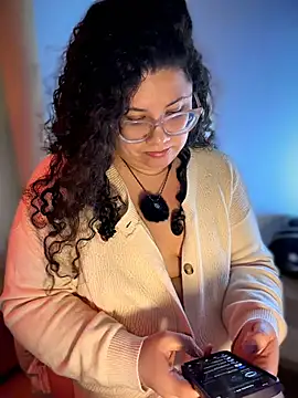 Snapshot of VanesssaMilf_ chatting on 05/14/26, 08:44 VanesssaMilf online show from 05/14/26, 08:44