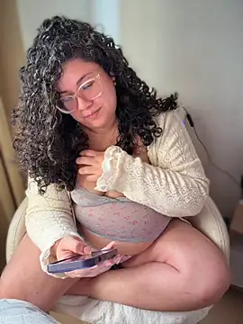 Snapshot of VanesssaMilf_ chatting on 06/17/26, 11:42 VanesssaMilf online show from 06/17/26, 11:42