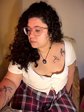 Snapshot of VanesssaMilf_ chatting on 02/24/26, 05:08 VanesssaMilf online show from 02/24/26, 05:08