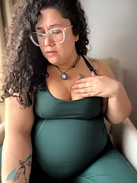 Snapshot of VanesssaMilf_ chatting on 04/10/26, 04:03 VanesssaMilf online show from 04/10/26, 04:03