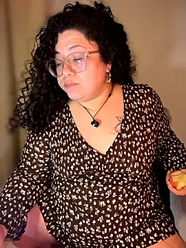 Snapshot of VanesssaMilf_ chatting on 02/14/26, 11:16 VanesssaMilf online show from 02/14/26, 11:16