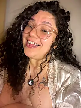 Snapshot of VanesssaMilf_ chatting on 02/20/26, 06:26 VanesssaMilf online show from 02/20/26, 06:26