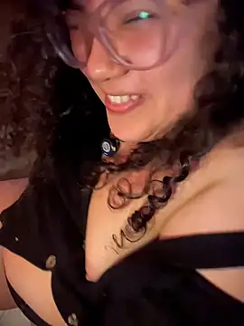 Snapshot of VanesssaMilf_ chatting on 04/23/26, 12:29 VanesssaMilf online show from 04/23/26, 12:29