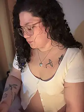 VanesssaMilf  online show from 12/15/25, 03:45