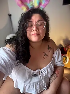 Snapshot of VanesssaMilf_ chatting on 03/31/26, 10:34 VanesssaMilf online show from 03/31/26, 10:34