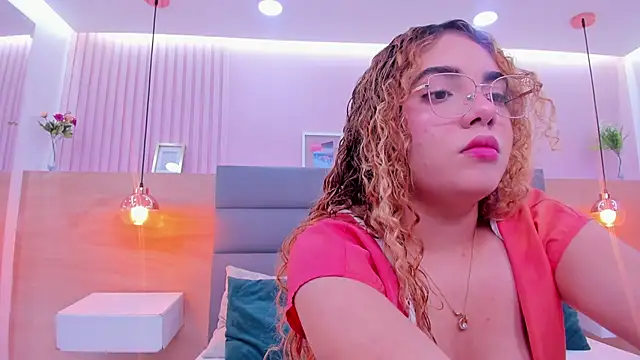 Snapshot of abril_dolly chatting on 12/16/25, 12:09 abril dolly online show from 12/16/25, 12:09