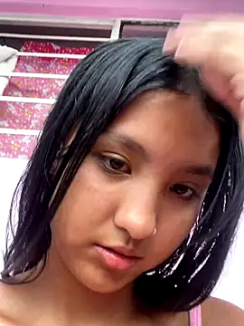 Snapshot of firuze_hatunn1 chatting on 12/13/25, 08:37 firuze hatunn1 online show from 12/13/25, 08:37