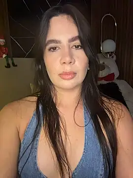 Snapshot of ValentinaEliot chatting on 12/14/25, 01:34 ValentinaEliot online show from 12/14/25, 01:34