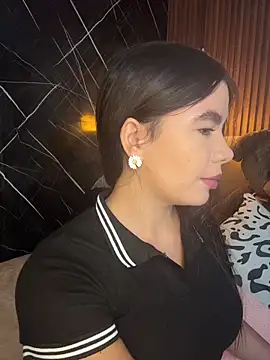 Snapshot of ValentinaEliot chatting on 12/23/25, 02:11 ValentinaEliot online show from 12/23/25, 02:11