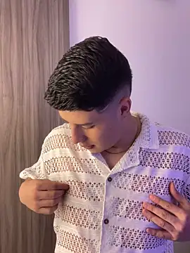 Goldenknight33 online show from 02/12/26, 02:17