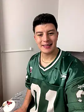 Snapshot of Goldenknight33 chatting on 12/18/25, 02:43 Goldenknight33 online show from 12/18/25, 02:43