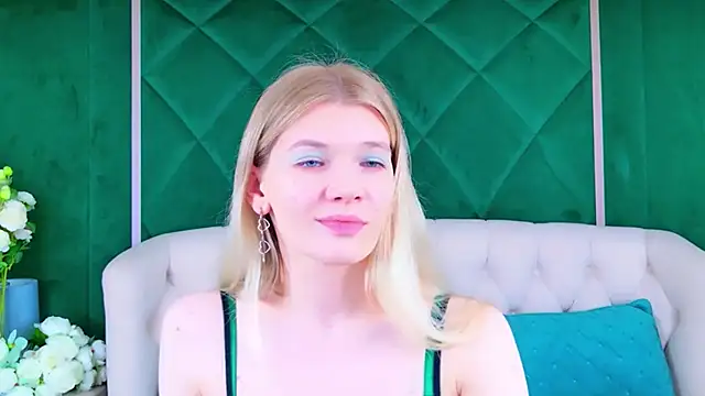 Vivien Hans online show from 04/07/26, 03:58