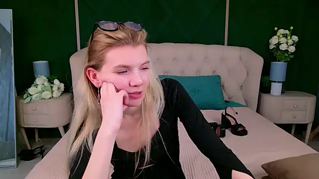 Snapshot of Vivien_Hans chatting on 05/04/26, 03:43 Vivien Hans online show from 05/04/26, 03:43