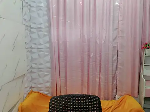 Ur hottestdella online show from 12/18/25, 06:12