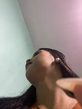 Ur hottestdella online show from 05/05/26, 03:26