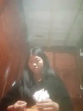 Snapshot of Amiluli chatting on 12/18/25, 12:53 Amiluli online show from 12/18/25, 12:53