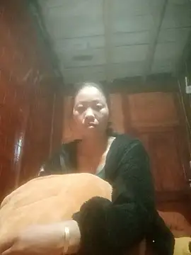 Snapshot of Amiluli chatting on 12/13/25, 09:21 Amiluli online show from 12/13/25, 09:21