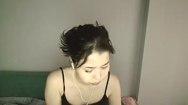 Snapshot of kimyjina chatting on 05/19/26, 03:02 kimyjina online show from 05/19/26, 03:02