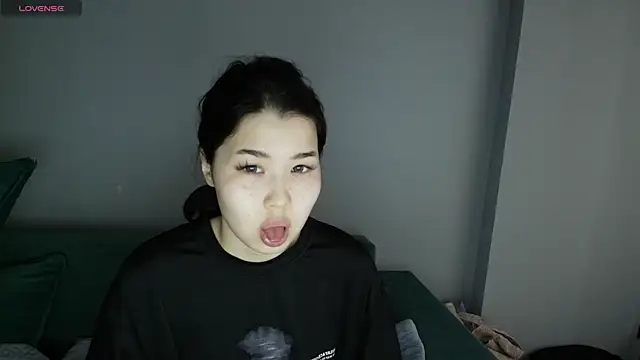 Snapshot of kimyjina chatting on 05/18/26, 03:06 kimyjina online show from 05/18/26, 03:06