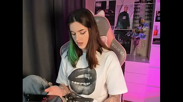 Snapshot of NikkieKitty chatting on 02/03/26, 01:27 NikkieKitty online show from 02/03/26, 01:27