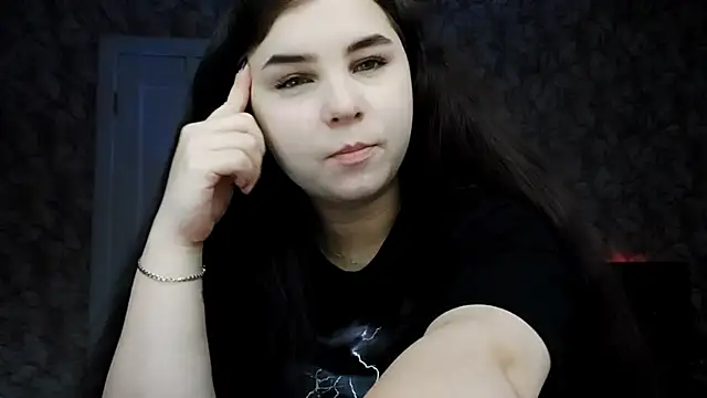 Snapshot of HowledDuty chatting on 12/17/25, 10:20 HowledDuty online show from 12/17/25, 10:20