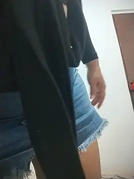 Nini Love  online show from 01/18/26, 05:22