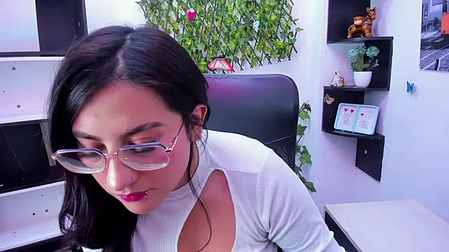 sophi hardd  online show from 02/21/26, 04:20