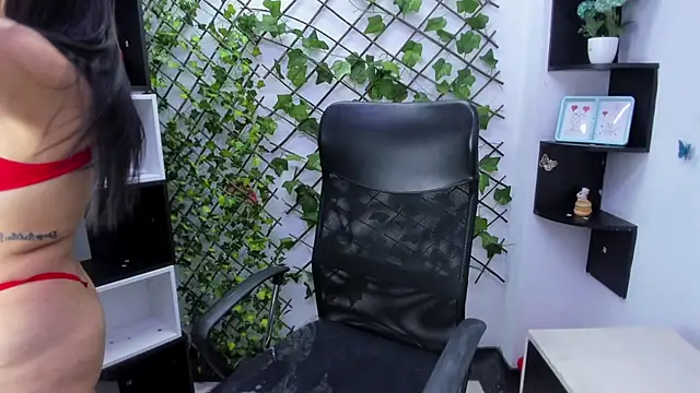 sophi hardd  online show from 04/18/26, 03:03