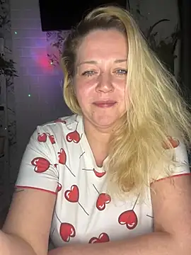 JenniferCarmen online show from 04/15/26, 07:58