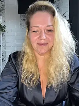 JenniferCarmen online show from 04/15/26, 07:03