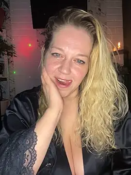 JenniferCarmen online show from 05/25/26, 08:18