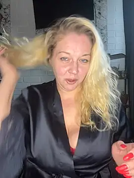 JenniferCarmen online show from 05/10/26, 07:56