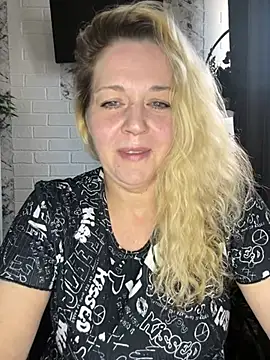 JenniferCarmen online show from 04/28/26, 07:02