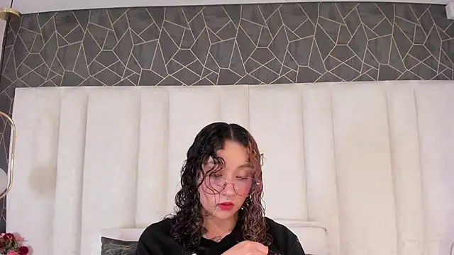 Im TaraBlack online show from 12/17/25, 03:55