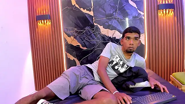 Snapshot of Jhon_Hot21Sexx chatting on 12/14/25, 01:49 Jhon Hot21Sexx online show from 12/14/25, 01:49