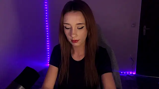 Snapshot of ellienymph chatting on 01/06/26, 03:43 ellienymph online show from 01/06/26, 03:43