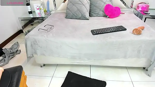 IssysLeBlanc online show from 03/01/26, 07:08