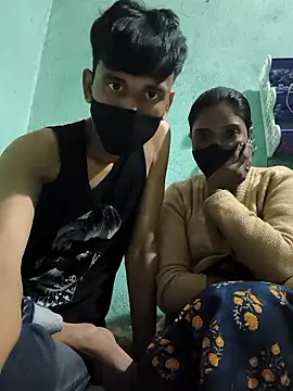 Snapshot of couplegk71 chatting on 01/17/26, 03:48 couplegk71 online show from 01/17/26, 03:48