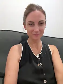 Snapshot of lexi242 chatting on 12/19/25, 09:00 lexi242 online show from 12/19/25, 09:00