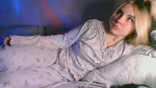 kit katiki1 online show from 12/17/25, 01:54