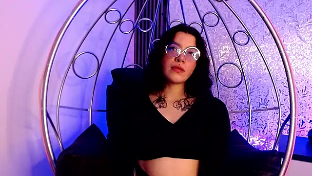 Snapshot of Lilibeth_01 chatting on 12/19/25, 03:43 Lilibeth 01 online show from 12/19/25, 03:43