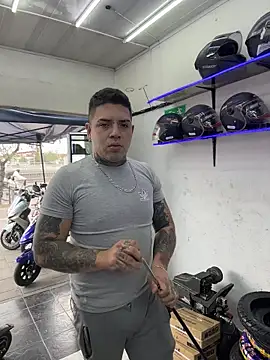 Snapshot of Marlokeo69 chatting on 12/15/25, 05:41 Marlokeo69 online show from 12/15/25, 05:41